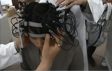 脳の研究機関での実験の様子